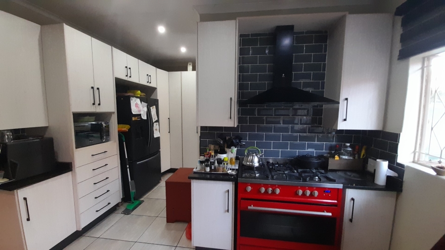 3 Bedroom Property for Sale in Geelhoutpark North West